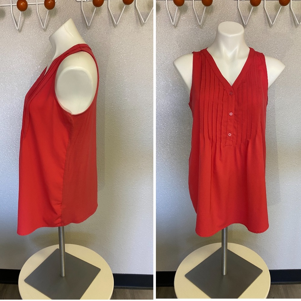 Merona 3 button, pleat front, sleeveless blouse